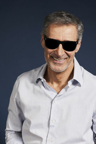 Mannequin homme portant des lunettes de soleil Ashka en chemise